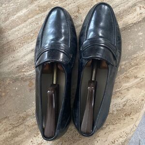 Bostonians men’s shoes Size 9 men’s black leather, shoehorn wood, plastic handle